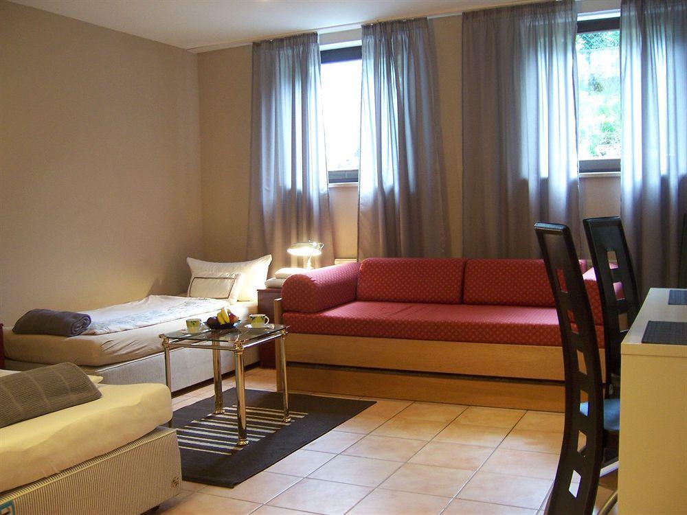 Garden House & East Park-Apartments Grossdorf  エクステリア 写真